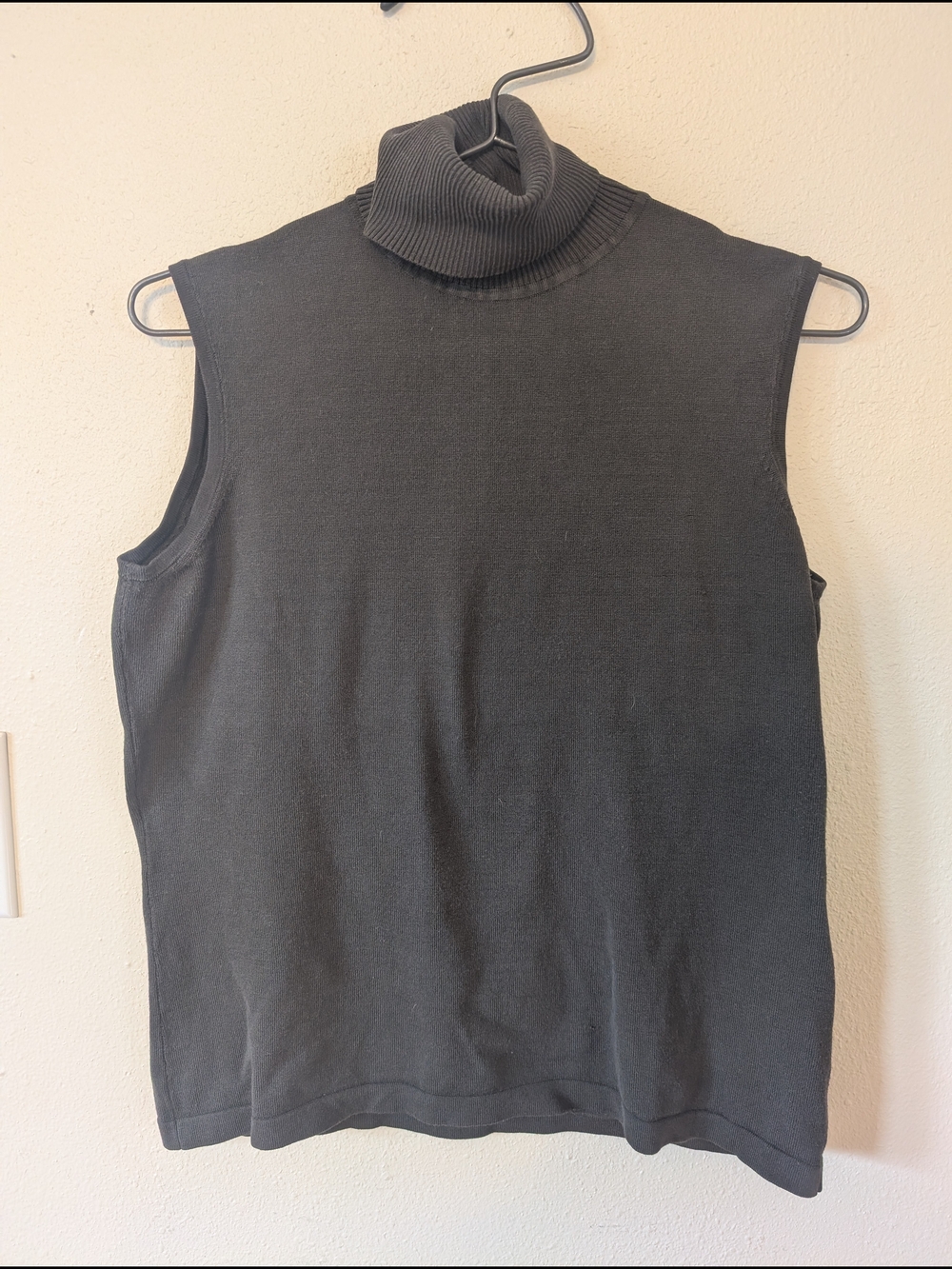 Garfield & Mark's Sleeveless Turtleneck Knit Top - Olive Green M